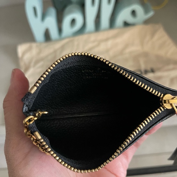 Louis Vuitton - Picture 9 of 11